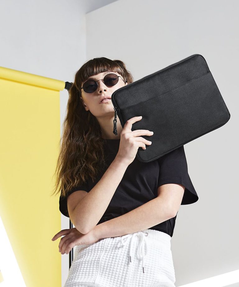Essential 13 laptop case"